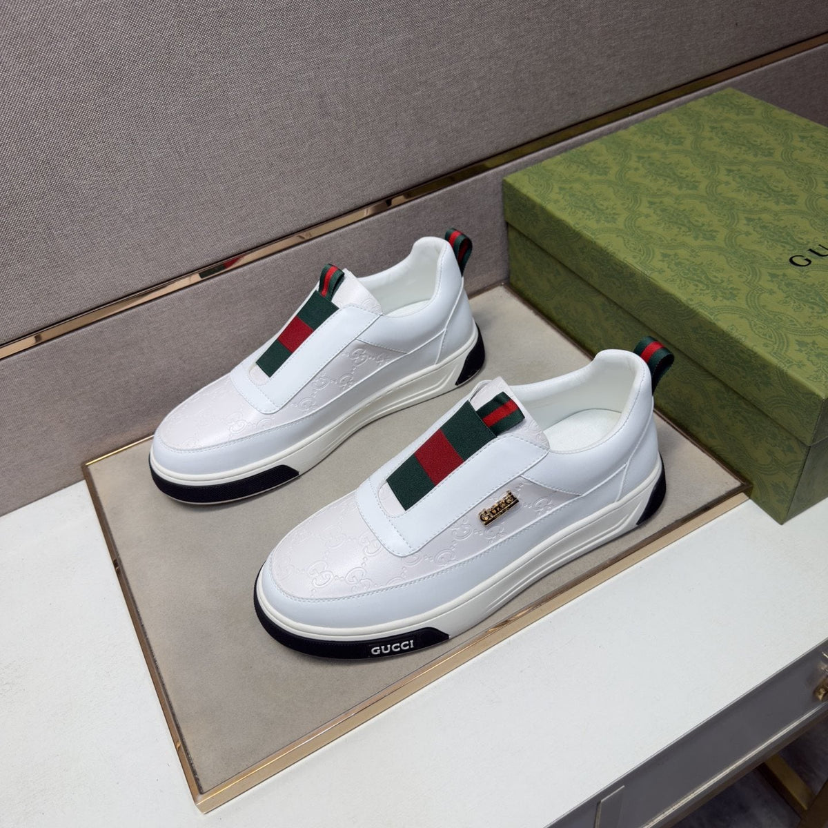Gucci Green and Red Stripe Low-Top Sneakers